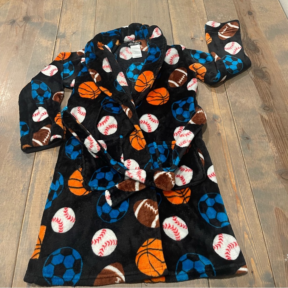 Climatesmart Boy’s Long Sleeve Black Sport Balls Fleece Robe Size: M (8/10)